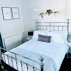 2-bedroomed-house-close-to-cleethorpes-seafront.yorkshirehotels.net/